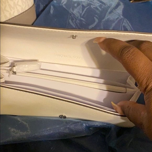 MK Jet Set Travel Wallet - Picture 2 of 2